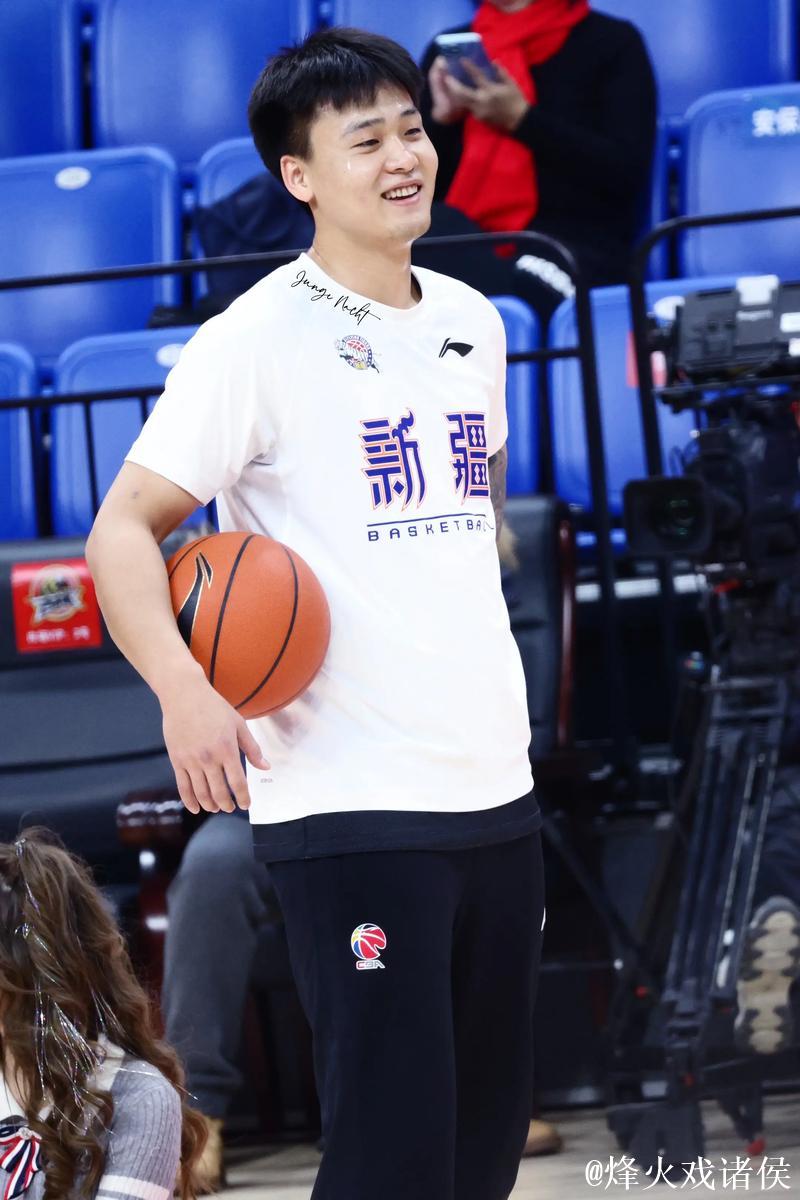 赵睿17+5齐麟22分新疆大胜浙江 总分1-0领先 赵睿17+5齐麟22分新疆大胜浙江 总分1-0领先