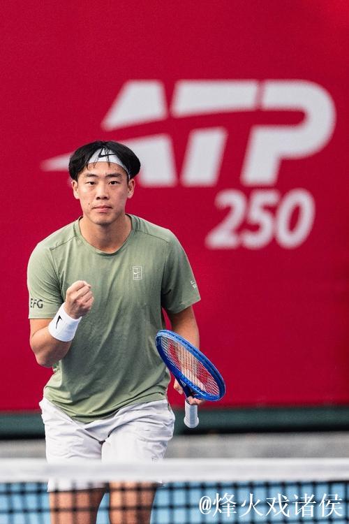 香港赛黄泽林首进巡回赛八强 吴易昺遭卢布列夫逆转 香港赛黄泽林首进巡回赛八强 吴易昺遭卢布列夫逆转