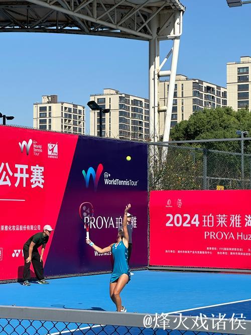 打网球跨年，“运动度假”开辟体验消费新赛道